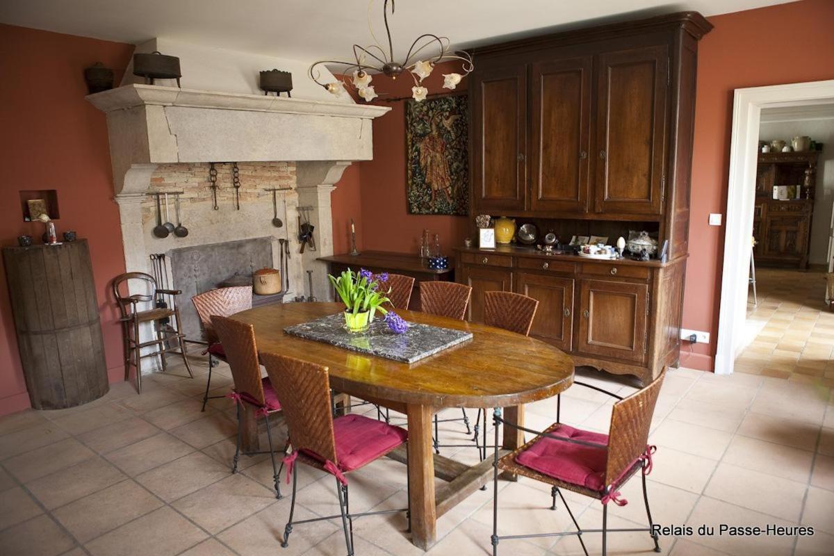 Le Relais Du Passe-Heures Cenans Exteriör bild